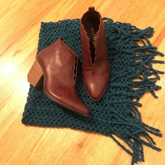 [One Left] Burgundy V-Cut ankle booties - Picture 2 of 4